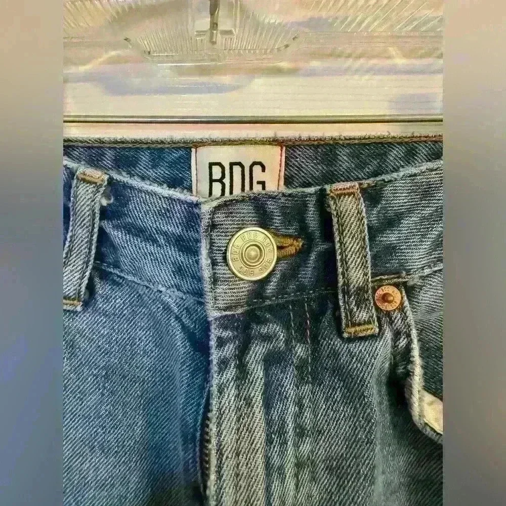 Urban Outfitters BDG mom jean size 25 blue flare